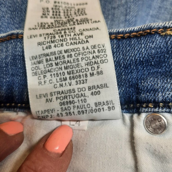 Vintage Levi's 515 Capri Faded and Whiskering Blue Jean 32" x 22" - Picture 9 of 11